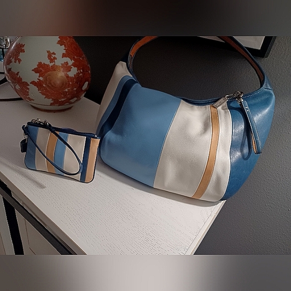 VINTAGE 6IN MATCHED WRISTLET & LARGE 15IN WIDE COACH BLUE STRIPED HOBO ERGO BAG - Picture 11 of 17